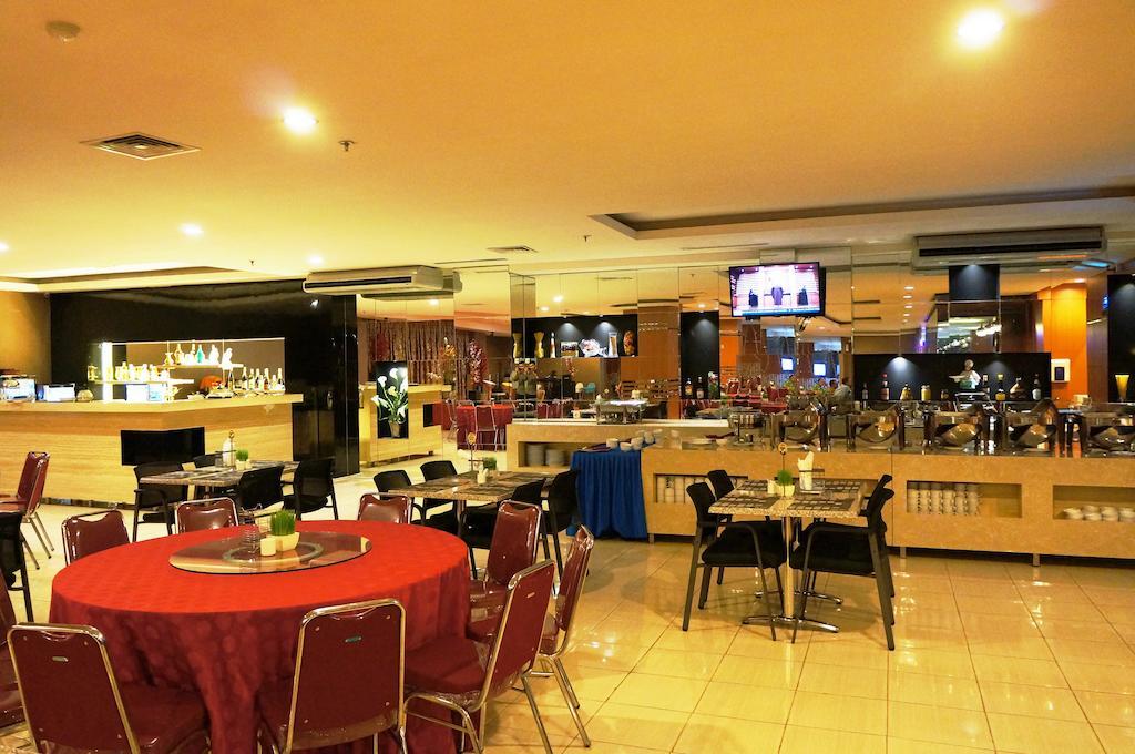 Quin Centro Hotel Palembang Exterior foto