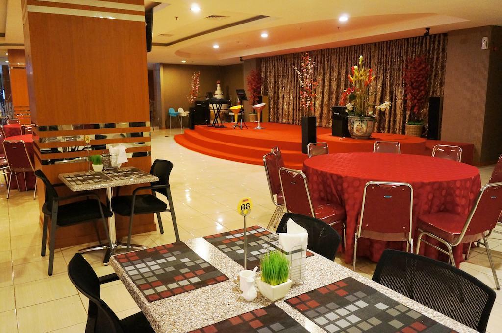 Quin Centro Hotel Palembang Exterior foto