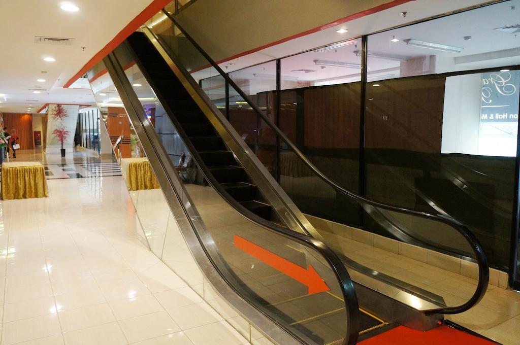 Quin Centro Hotel Palembang Exterior foto