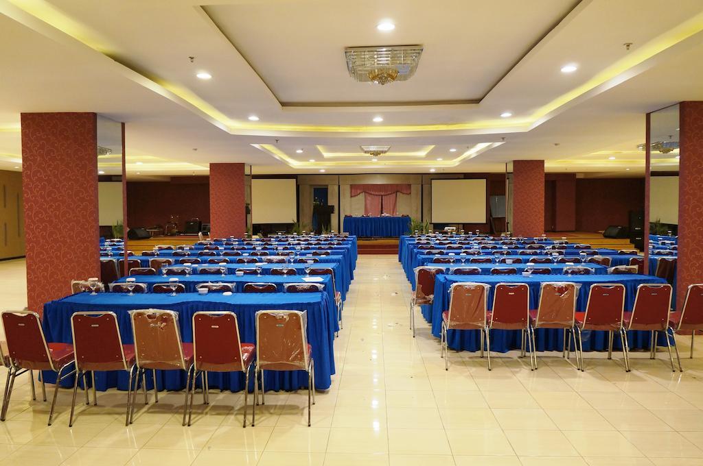 Quin Centro Hotel Palembang Exterior foto