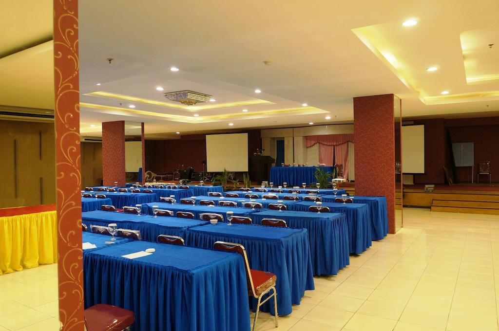 Quin Centro Hotel Palembang Exterior foto